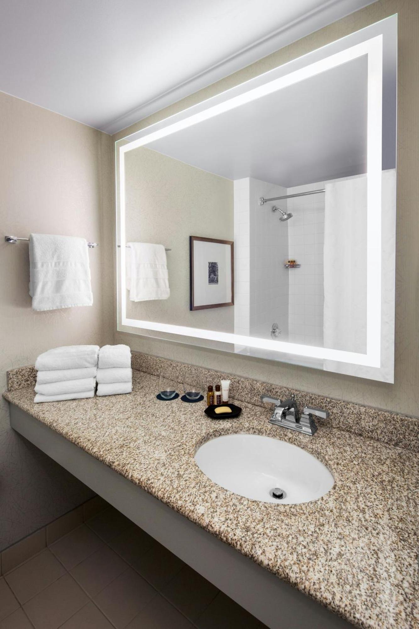 Sheraton Raleigh Hotel Bagian luar foto