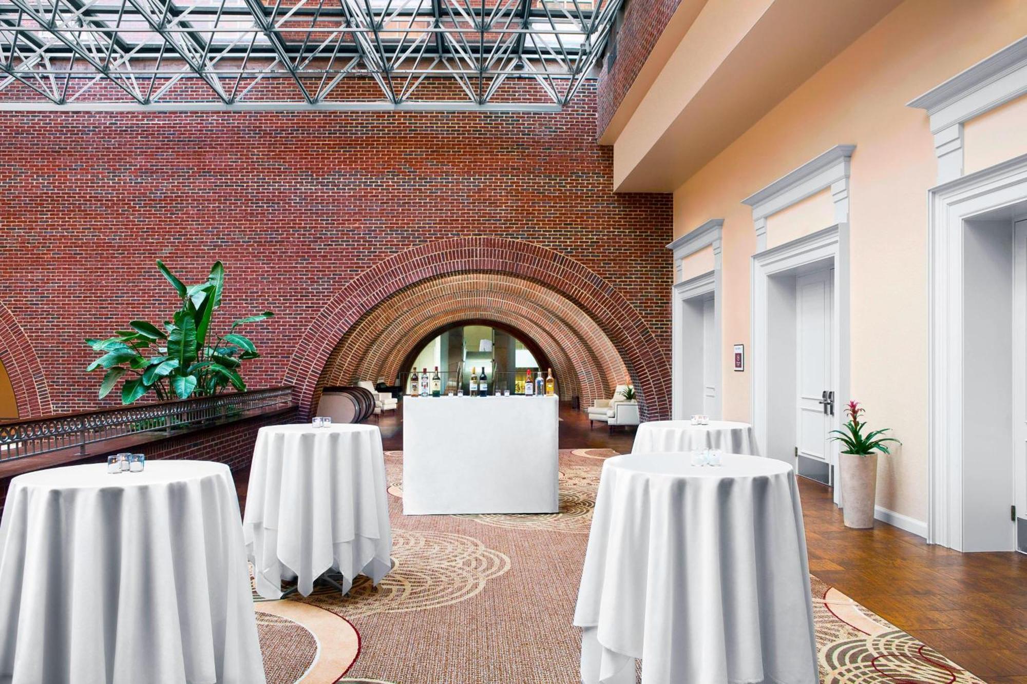 Sheraton Raleigh Hotel Bagian luar foto