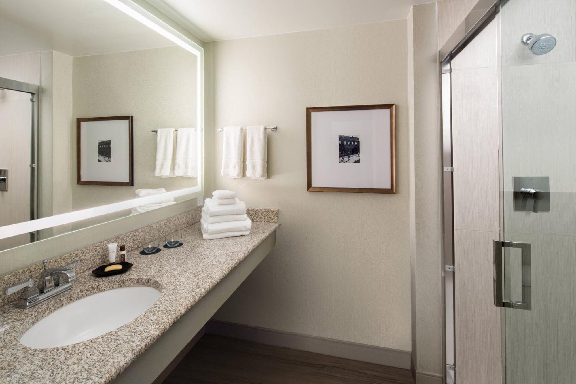 Sheraton Raleigh Hotel Bagian luar foto