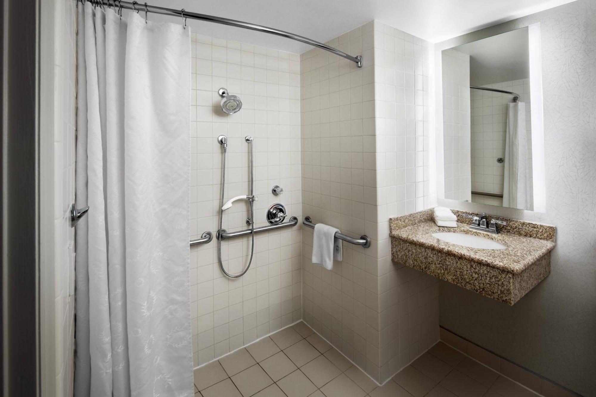 Sheraton Raleigh Hotel Bagian luar foto