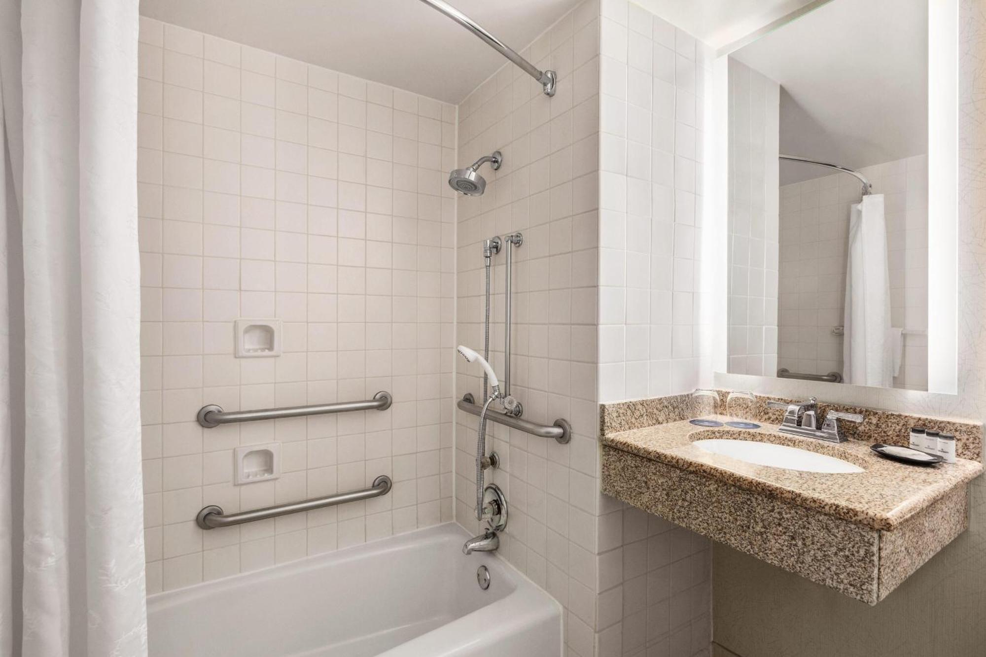 Sheraton Raleigh Hotel Bagian luar foto