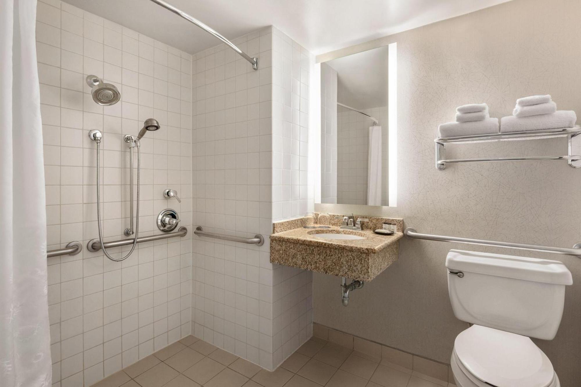 Sheraton Raleigh Hotel Bagian luar foto